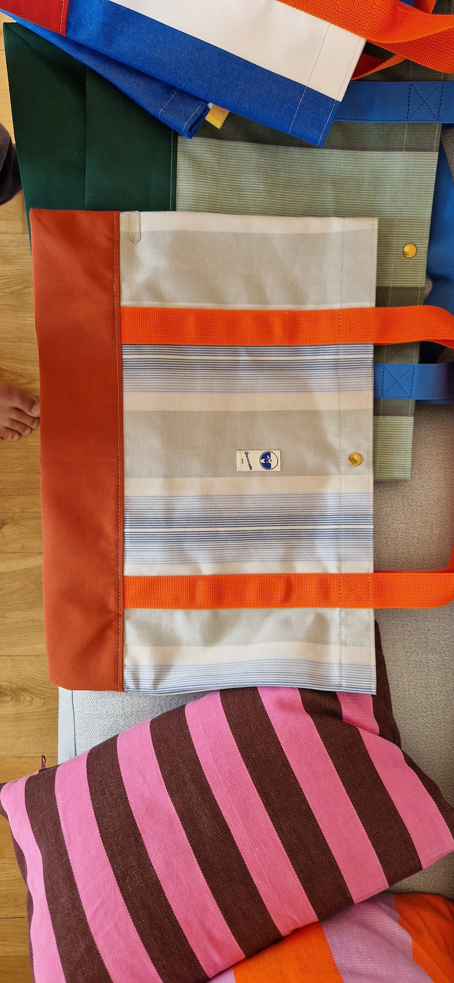 EDEN Orange Hellblau