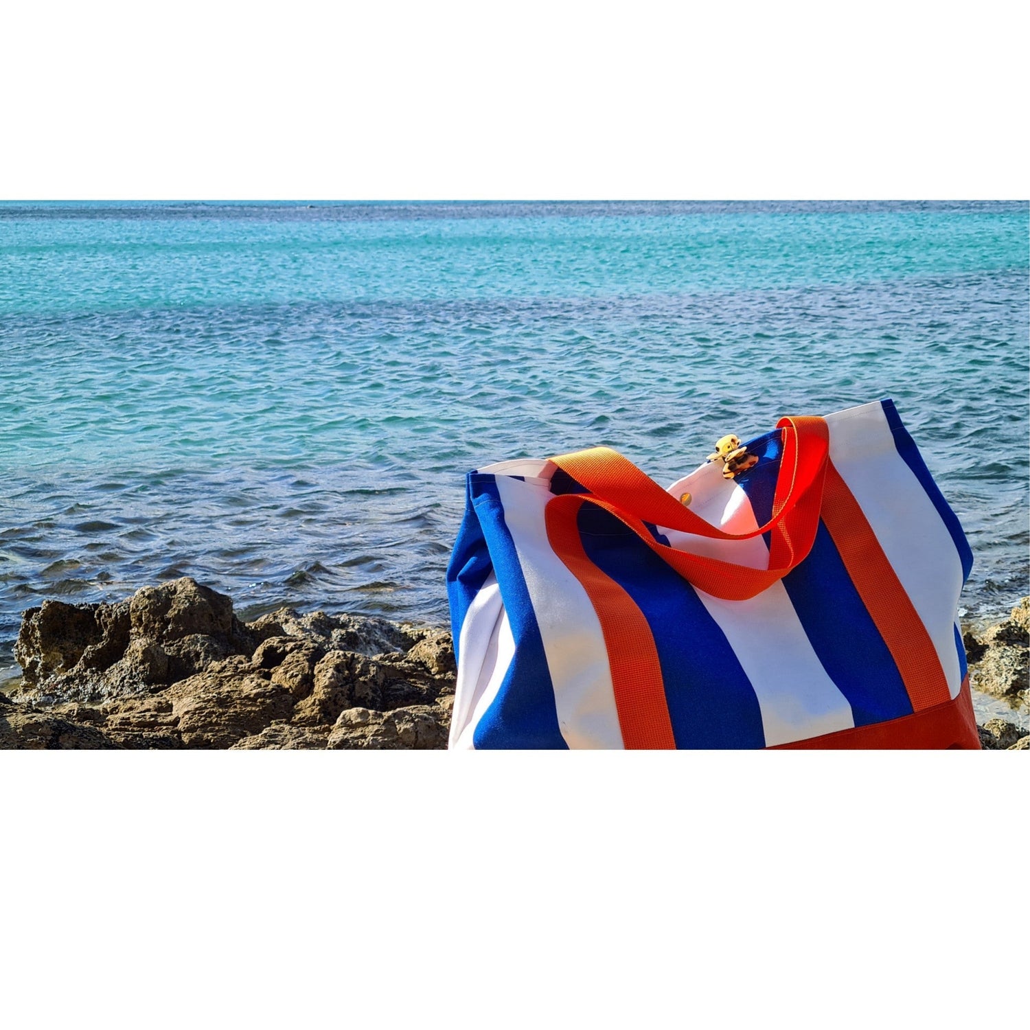 Farbenfrohe Strandtasche made in Zurich. Dazurelle Design robuste Baditasche