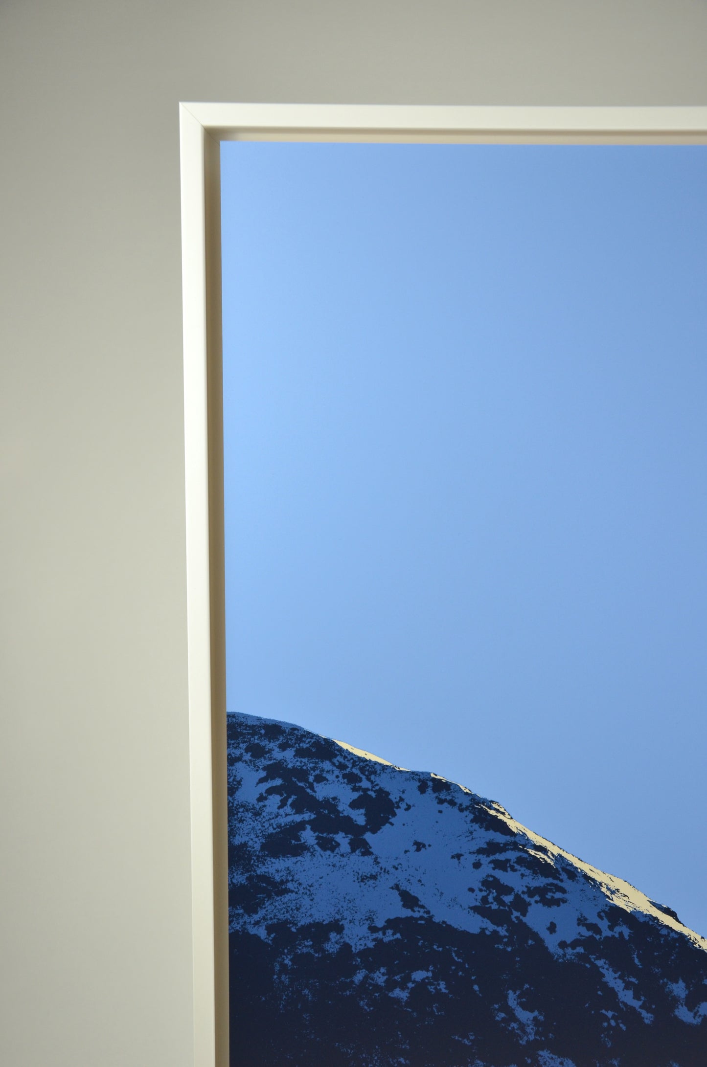 Grafisches Bild mit schweizer Alpenmotiv in ruhiger Farbgebung