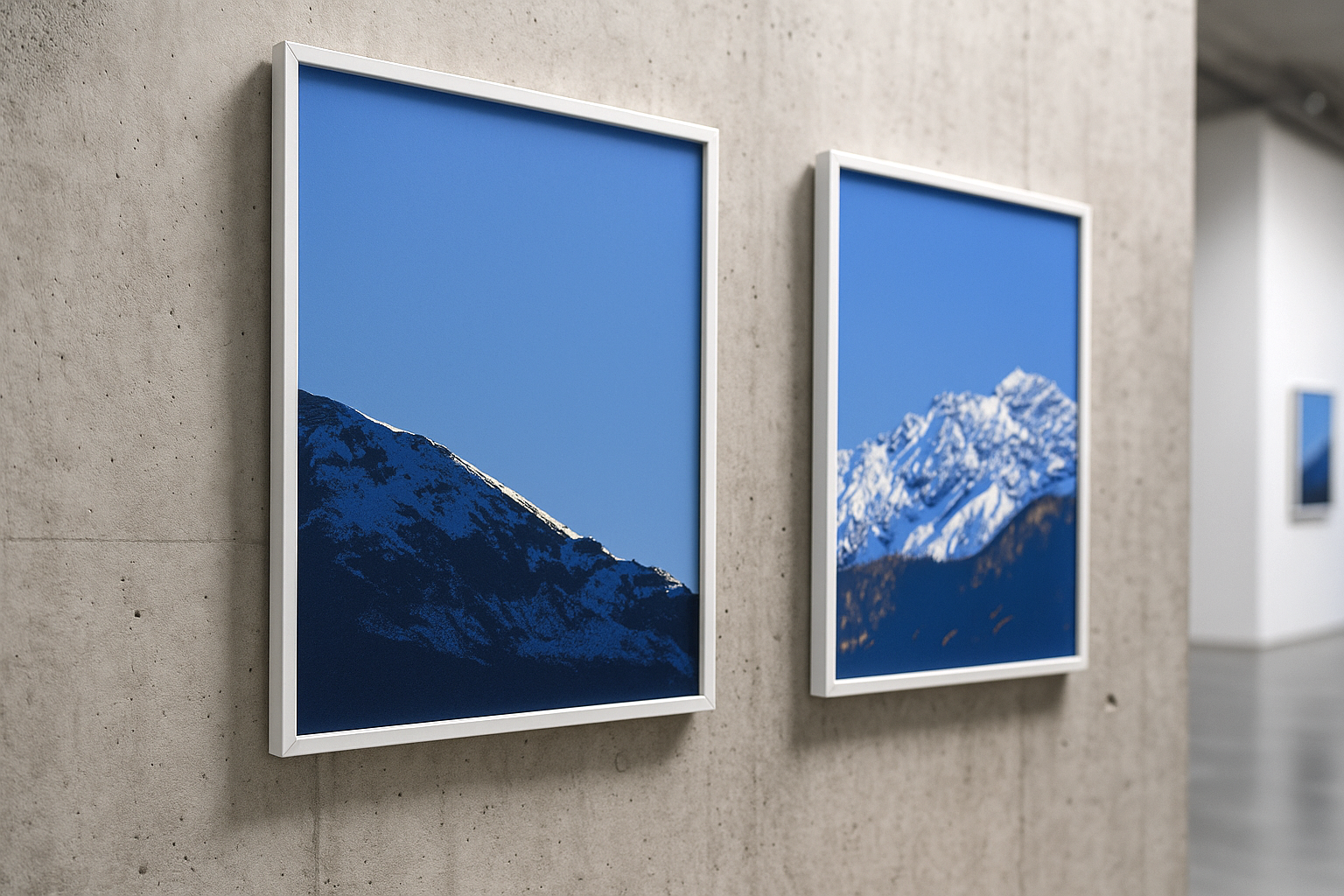 Modernes Wandbild mit alpiner Szenerie und klaren Formen