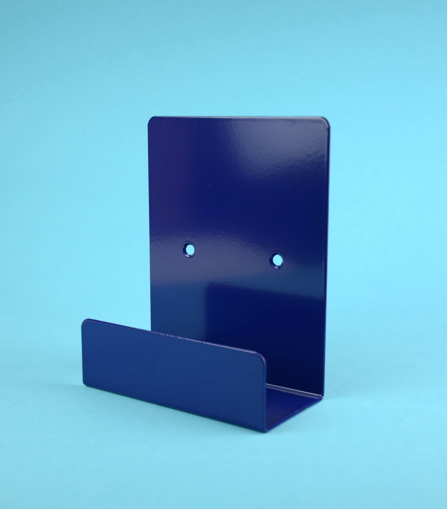 Bunter Briefhalter – pulverbeschichteter Stahl in Schweizer Handarbeit