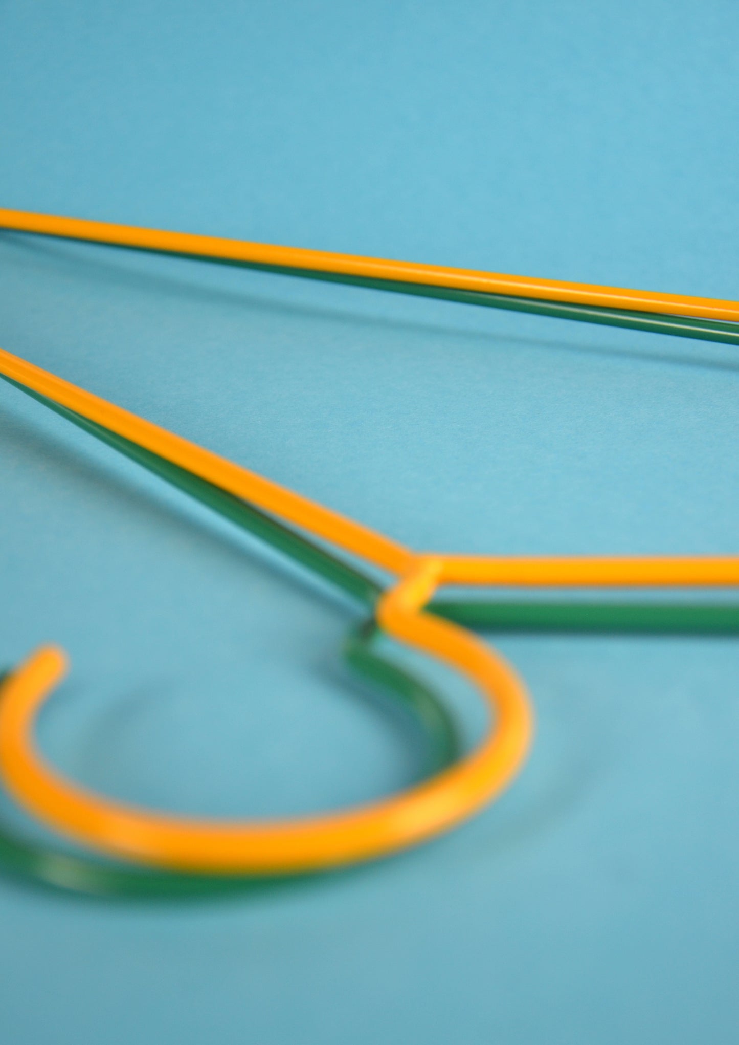 Kleiderbügel Orangegelb