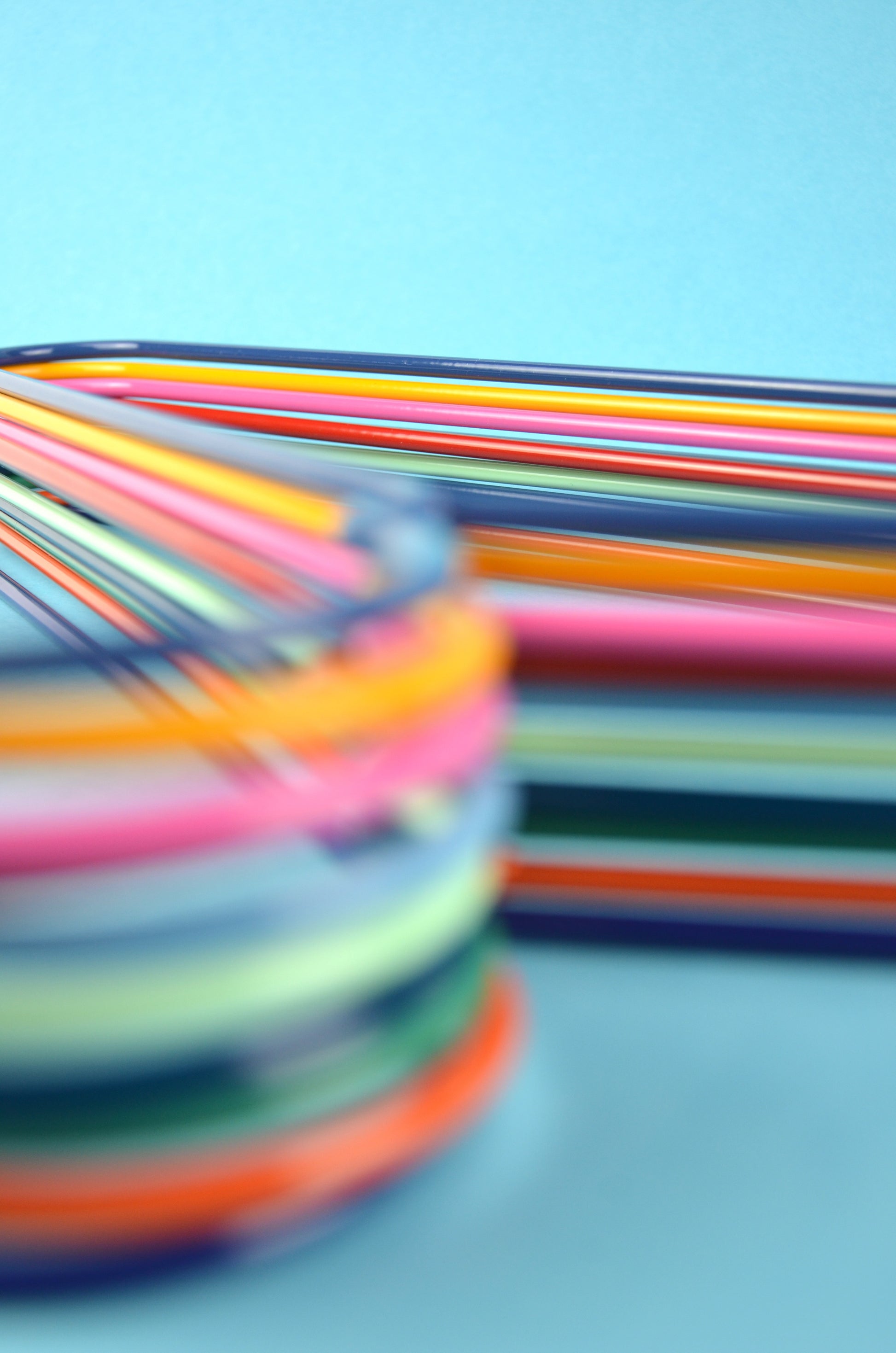 Design-Kleiderbügel für sichtbare Garderoben – farbenfroh und elegant