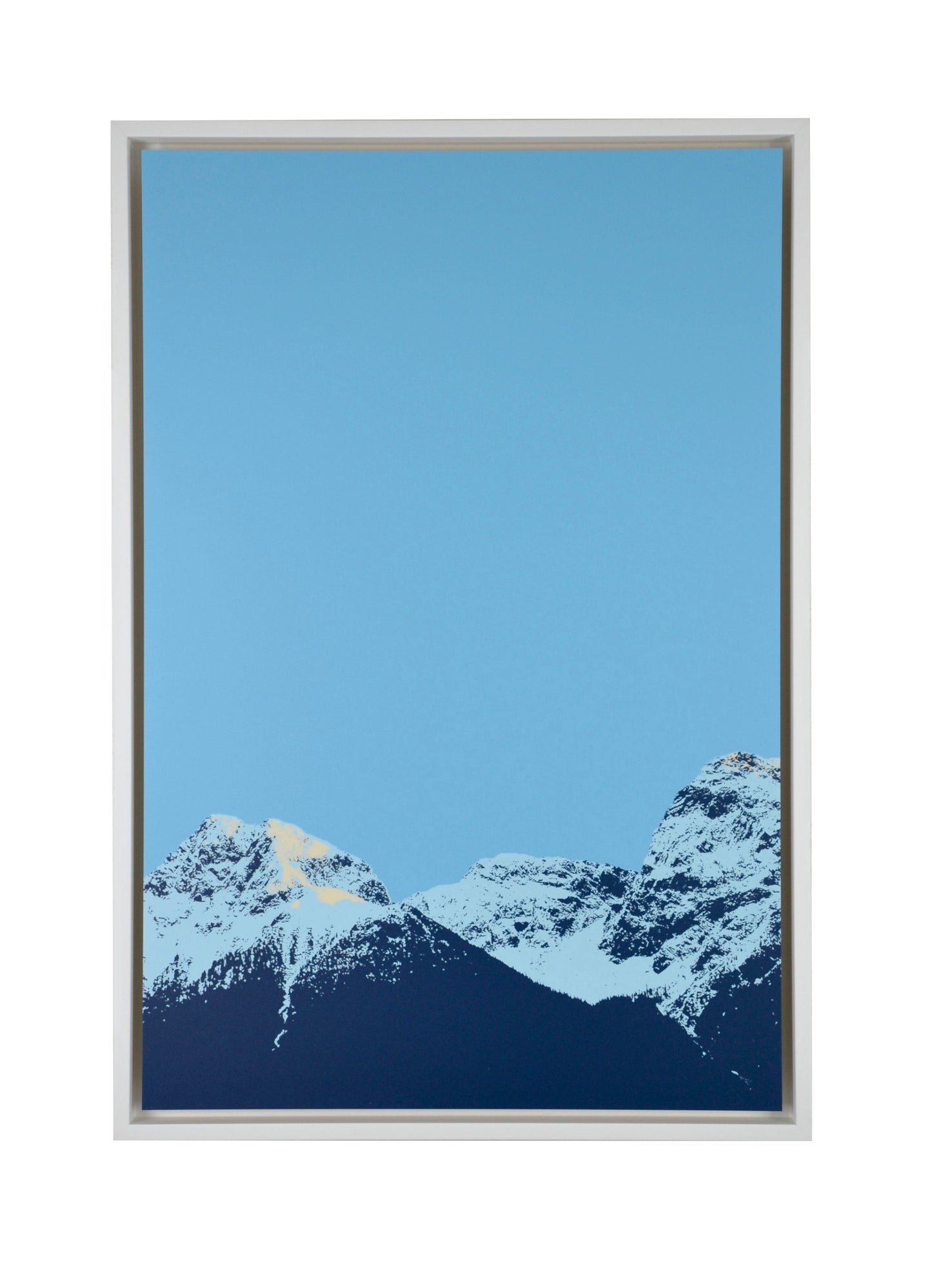 Modernes Wandbild mit Alpenlandschaft in ruhiger Farbkomposition – Schweizer Design mit grafischer Klarheit.