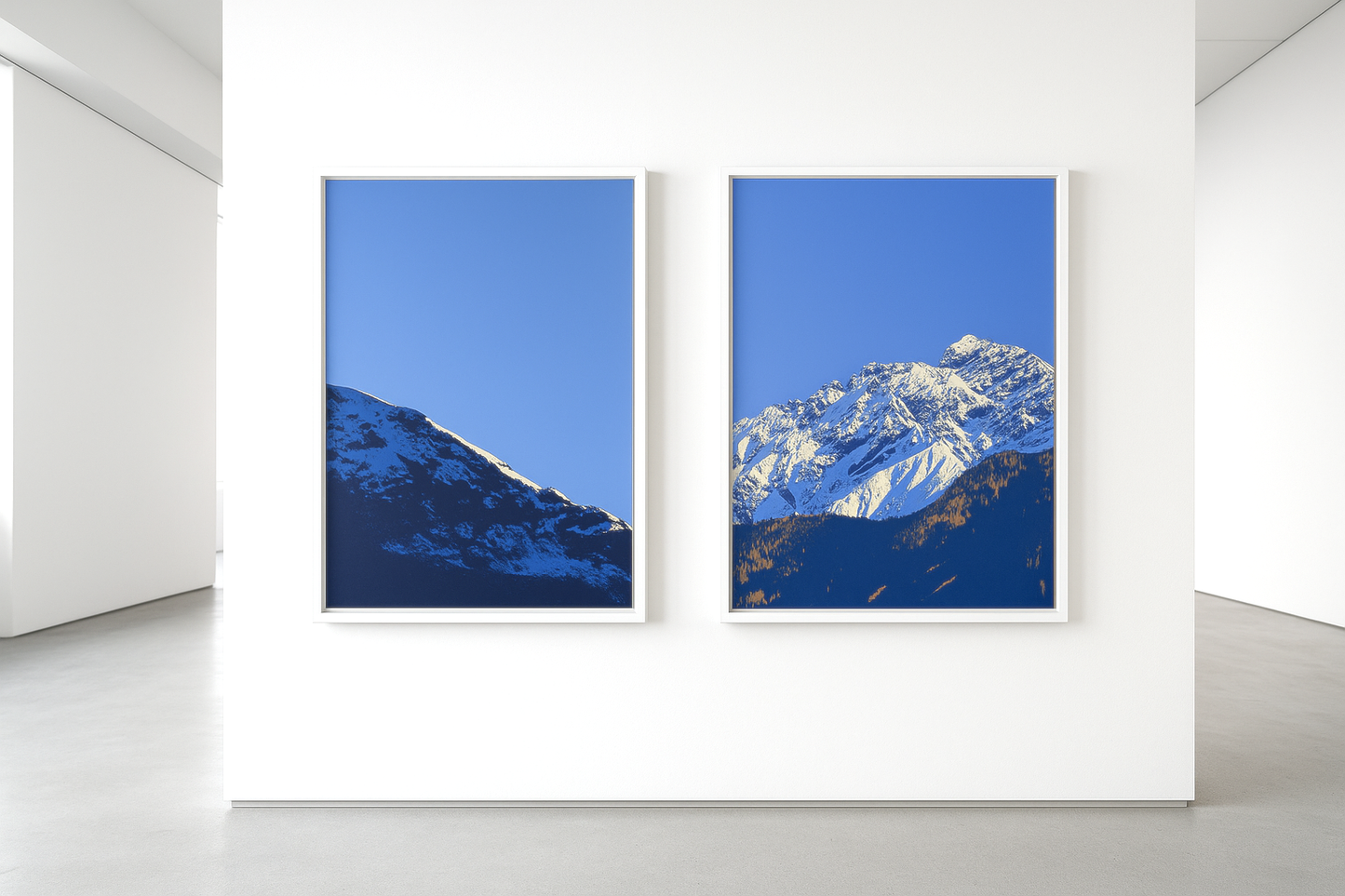 Grafisches Alpenbild mit zeitgenössischer Ausstrahlung – Wandkunst für stilbewusste Räume.