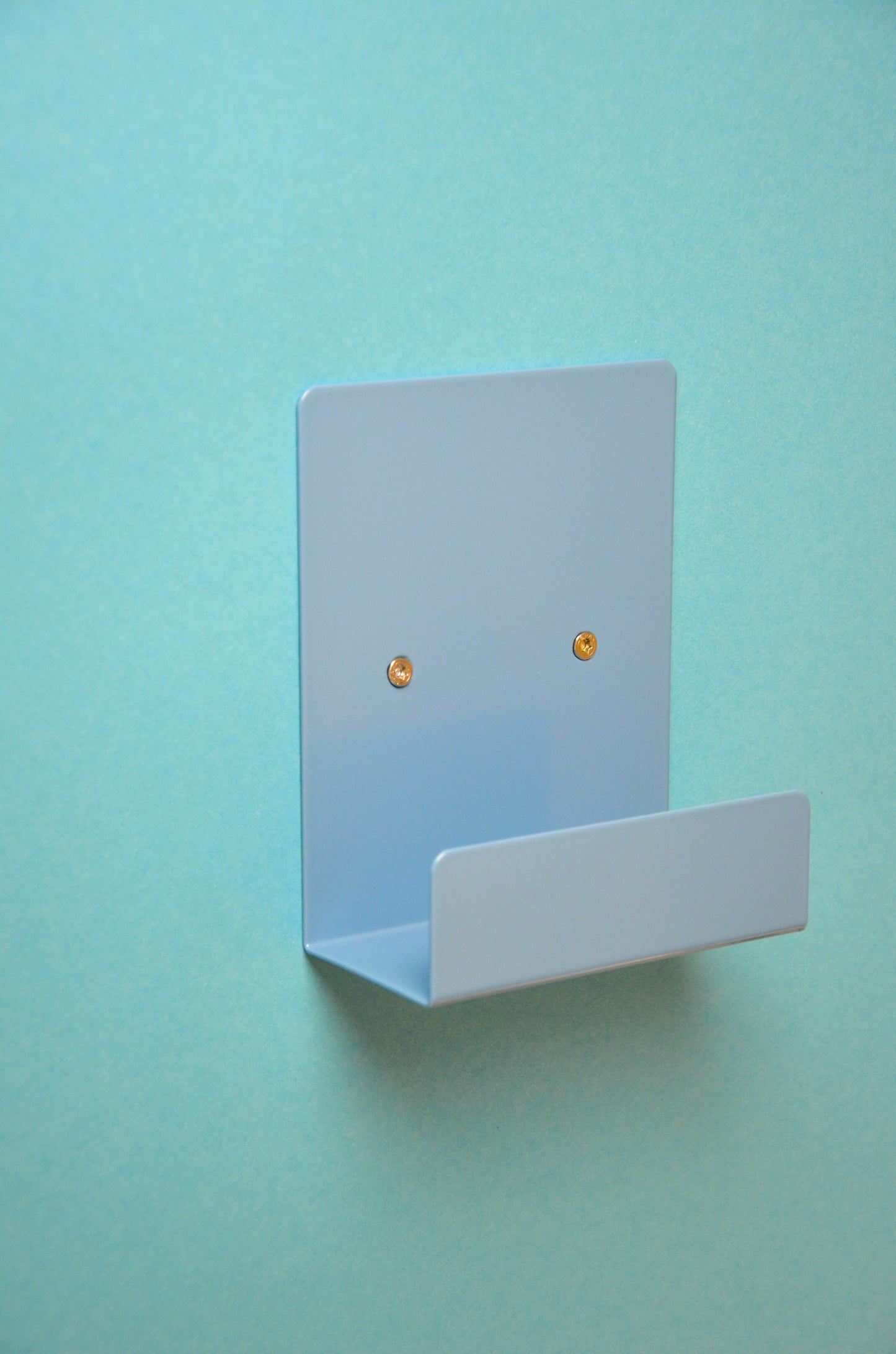 Minimalistischer Briefhalter für modernen Wohnstil