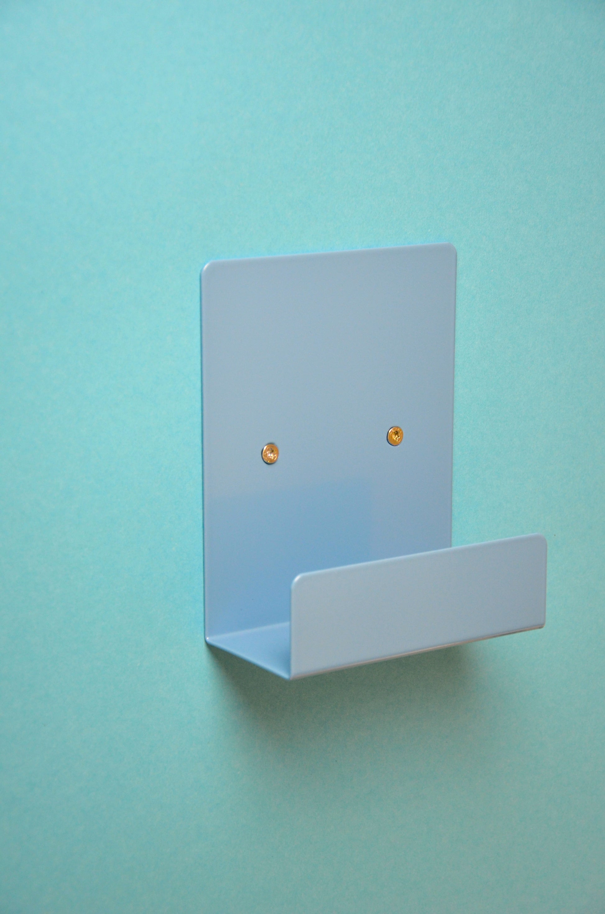 Minimalistischer Briefhalter für modernen Wohnstil