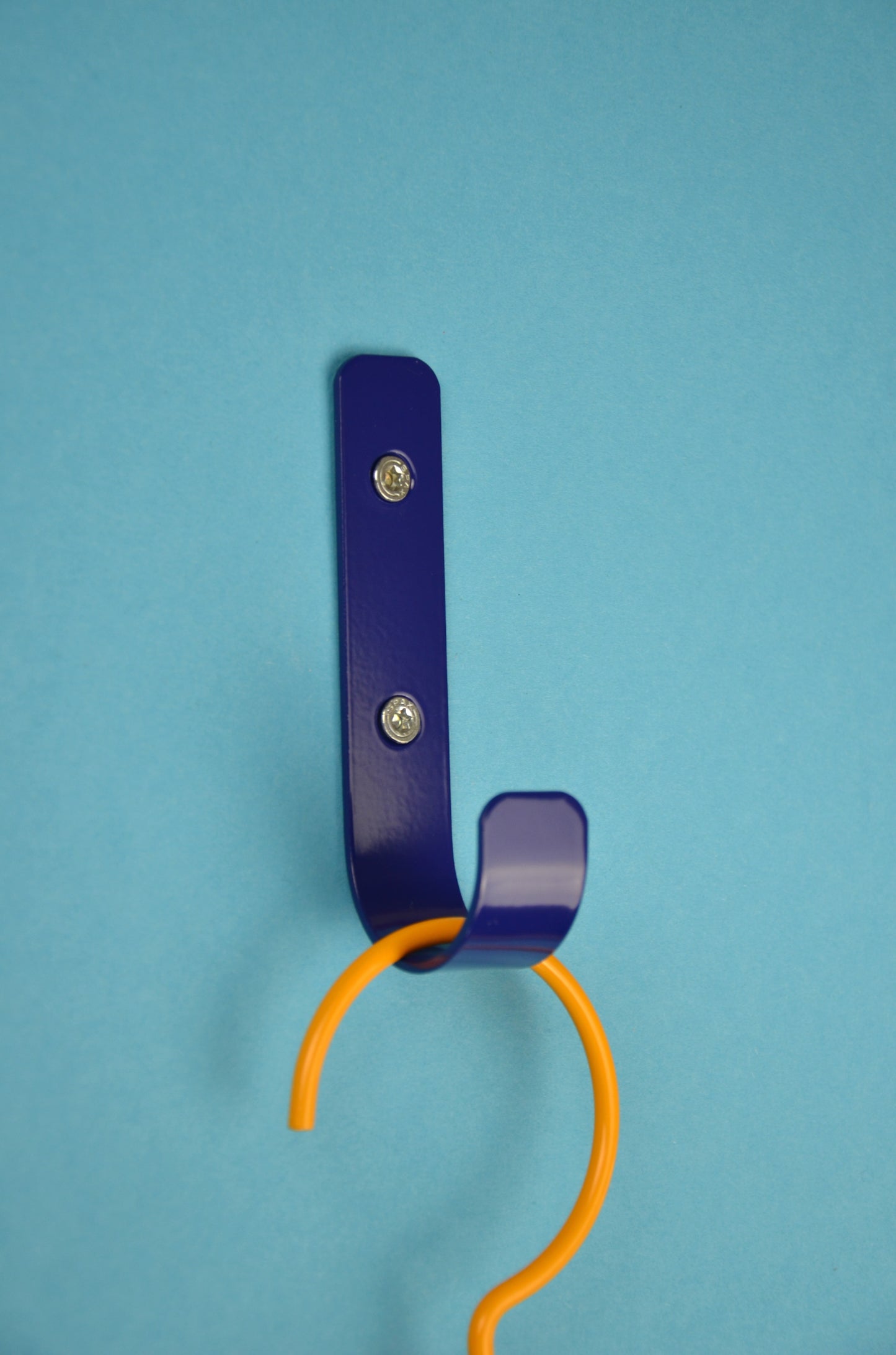 Minimalistischer Garderobenhaken – dunkelblau