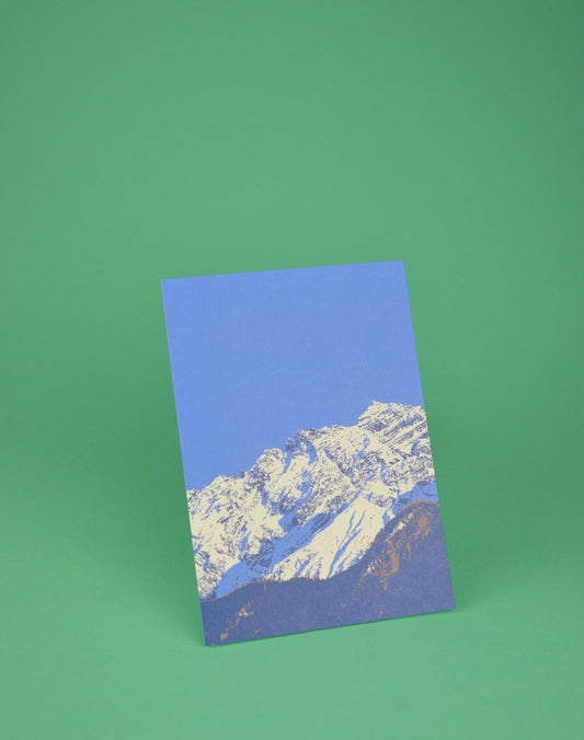 Postkarte mit Berglandschaft – Schweizer Design