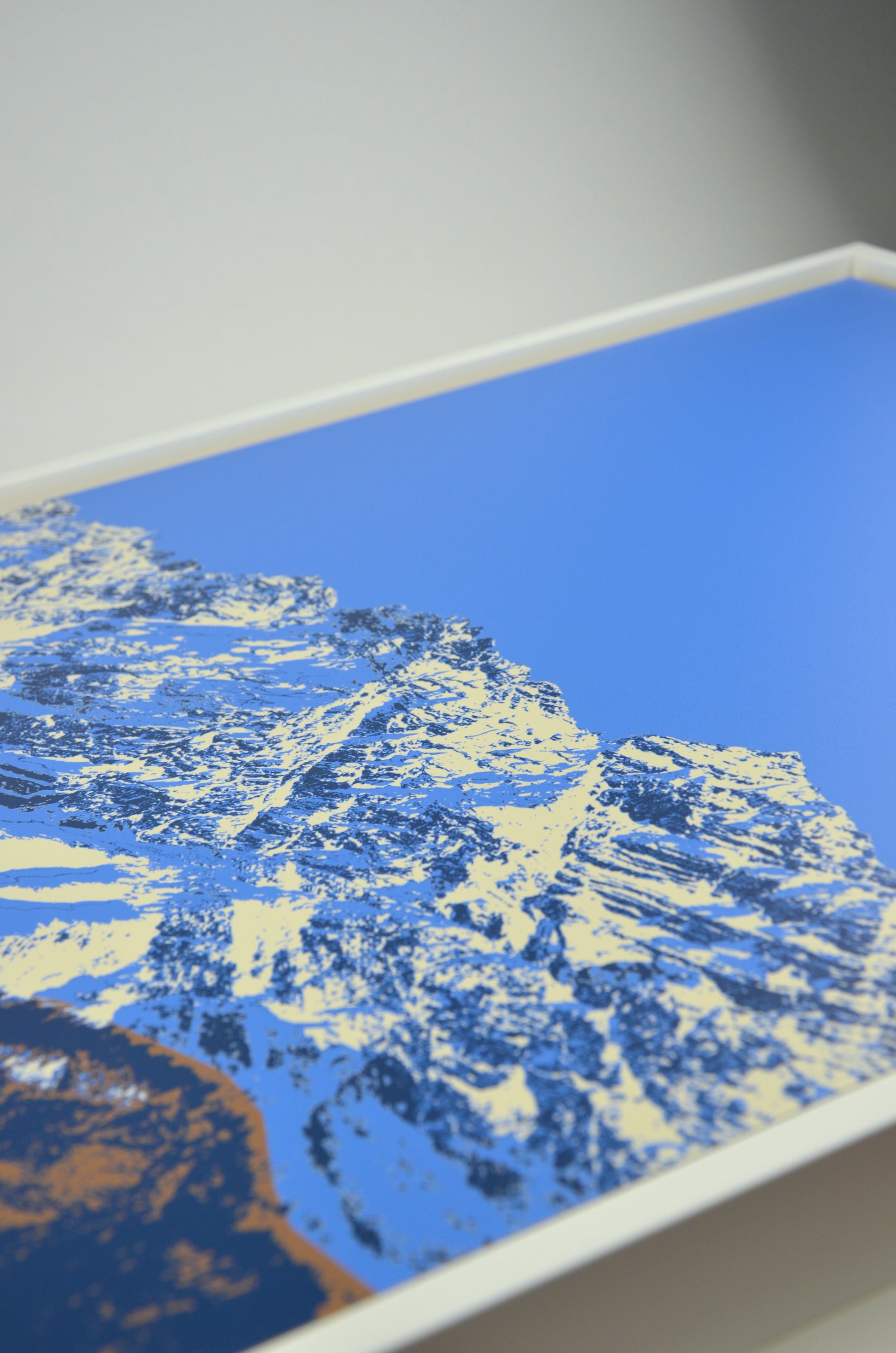 Schweizer Berglandschaft modern interpretiert – ruhiges Farbspiel, minimalistisches Design