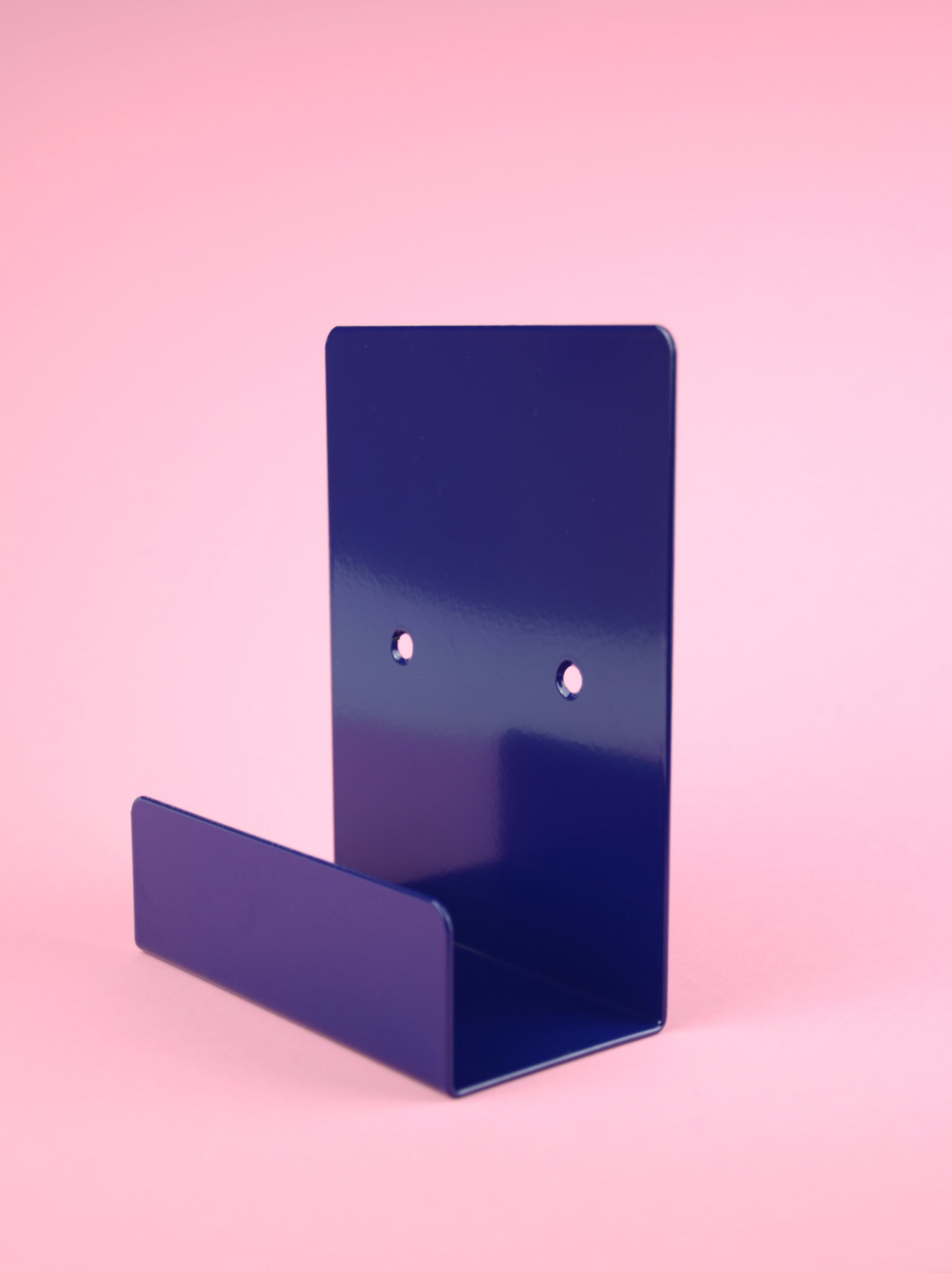 Schweizer Handarbeit – langlebiger Briefhalter für Kommode oder Wand